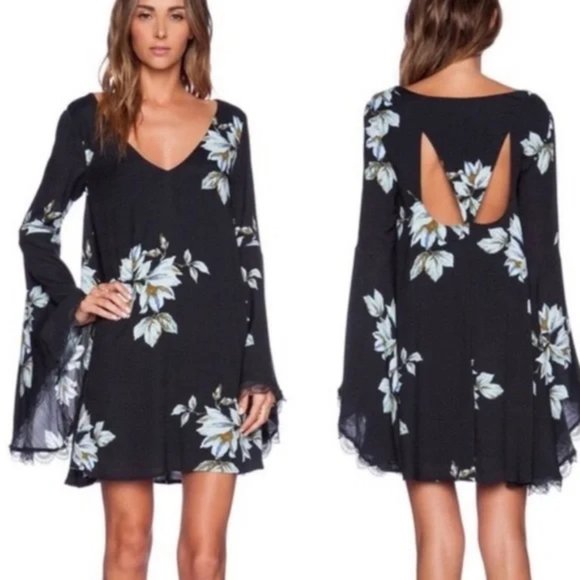 Free People Dresses & Skirts - Free People Wanderer Floral Bell Sleeve